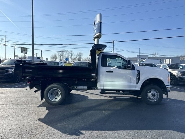 2023 Ford Chassis Cab F-350® XL